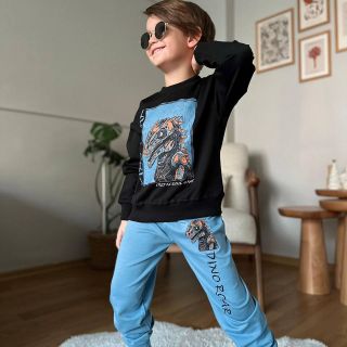 Детски спортен комплект Koçak Kids с динозавър – блуза и долнище, 5–6 години Детски спортен комплект Koçak Kids с динозавър – блуза и долнище, 5–6 години